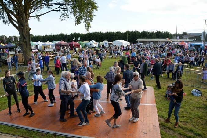 People dancing at the Iverk Show